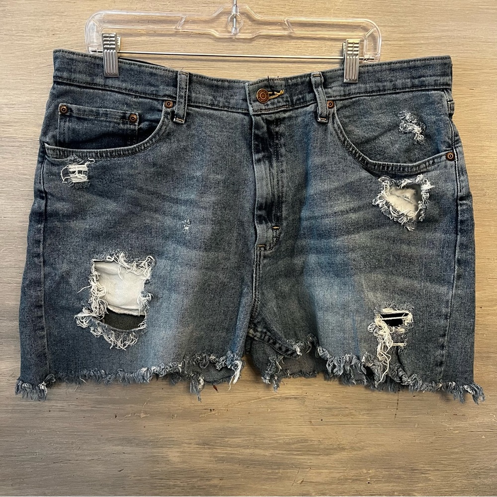 Wrangler Performance Series Ripped Distressed Frayed Blue Jean Shorts 36” GC